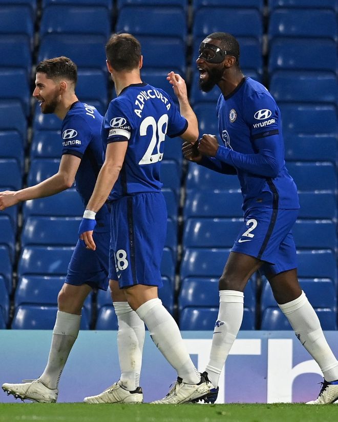 湖人关键时刻五大太有摧毁性了！全2米，攻守兼备，一波带走比赛