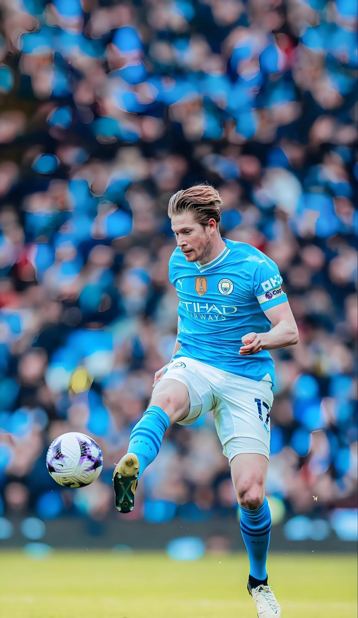 山东男篮激烈对决青岛男篮，裁判控场不足引发热议，球员受伤成焦点。