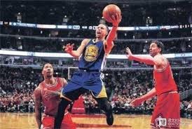 詹姆斯父子三人同台创NBA历史，未来或成永恒纪录